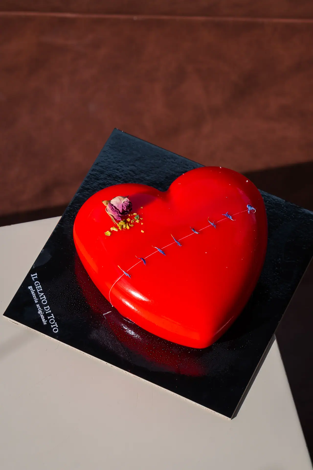 Torta a cuore con glassa rossa